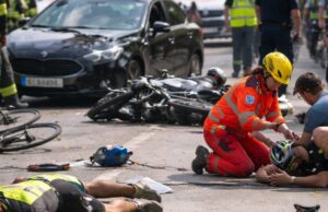 Incidente durante gara ciclistica ad Aprati, coinvolti auto, moto e bici Incidente durante gara ciclistica ad Aprati, coinvolti auto, moto e bici