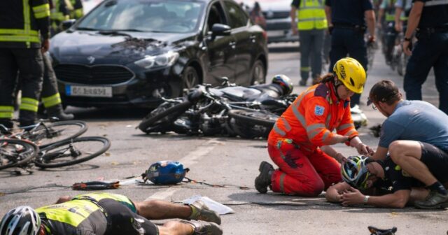Incidente durante gara ciclistica ad Aprati, coinvolti auto, moto e bici Incidente durante gara ciclistica ad Aprati, coinvolti auto, moto e bici