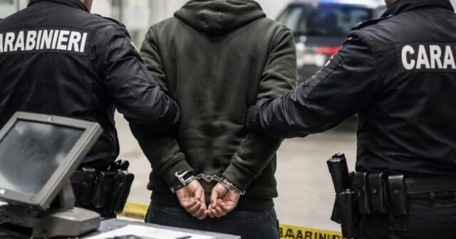 Arrestato un cittadino straniero per aggressione e danneggiamento a Teramo Arrestato un cittadino straniero per aggressione e danneggiamento a Teramo