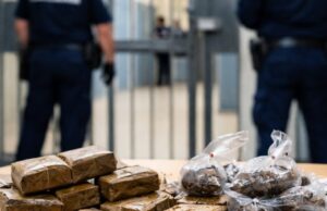 Doppio sequestro di hashish nel carcere di Castrogno: 300 grammi bloccati Doppio sequestro di hashish nel carcere di Castrogno: 300 grammi bloccati