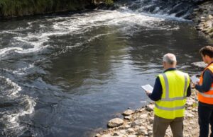 Sversamento nel fiume Vezzola: ex assessore Di Bonaventura effettua un sopralluogo Sversamento nel fiume Vezzola: ex assessore Di Bonaventura effettua un sopralluogo