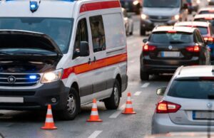 Traffico bloccato su via Po a causa di un’ambulanza in panne Traffico bloccato su via Po a causa di un'ambulanza in panne