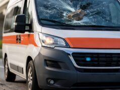 Ambulanza del 118 colpita da sassi a Campli: ferito l’autista Ambulanza del 118 colpita da sassi a Campli: ferito l'autista