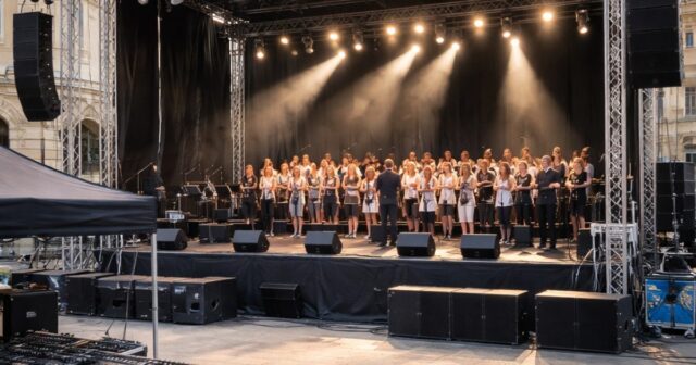 Collaborazione tra istituzioni e imprese per le prove della Notte dei Serpenti a Teramo Collaborazione tra istituzioni e imprese per le prove della Notte dei Serpenti a Teramo