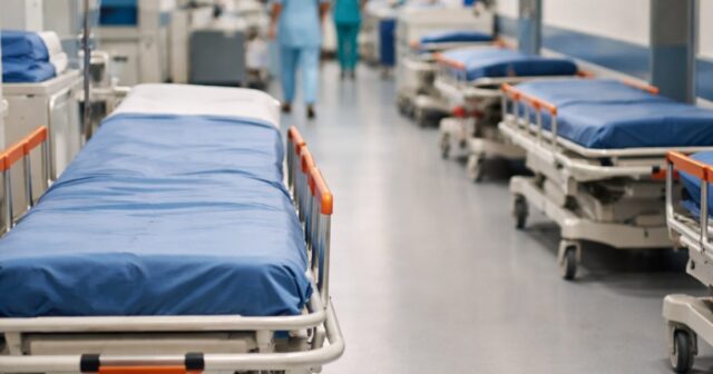 Pronto soccorso dell'ospedale di Teramo in difficoltà per mancanza di barelle Pronto soccorso dell'ospedale di Teramo in difficoltà per mancanza di barelle
