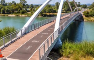 Riapertura del ponte ciclopedonale sul Salinello prevista tra giovedì e venerdì Riapertura del ponte ciclopedonale sul Salinello prevista tra giovedì e venerdì