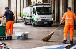 Rimozione dei rifiuti nel porticato di via Po e modifica degli orari di raccolta Rimozione dei rifiuti nel porticato di via Po e modifica degli orari di raccolta