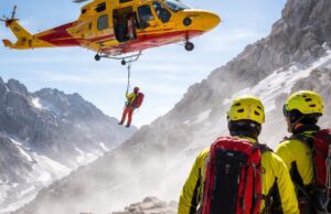 Soccorso di un alpinista ferito sul Corno Grande a 2.700 metri Soccorso di un alpinista ferito sul Corno Grande a 2.700 metri