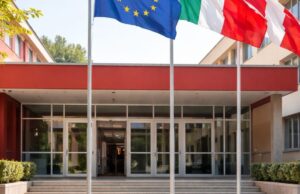 Sostituzione delle bandiere all’Istituto Pascal di Teramo Sostituzione delle bandiere all'Istituto Pascal di Teramo