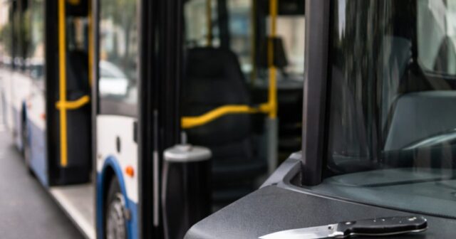 Uomo di Atri minaccia autista di bus a Napoli con un coltello Uomo di Atri minaccia autista di bus a Napoli con un coltello