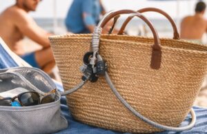 Aumento dei furti in spiaggia: bagnanti si organizzano per proteggere i propri oggetti Aumento dei furti in spiaggia: bagnanti si organizzano per proteggere i propri oggetti