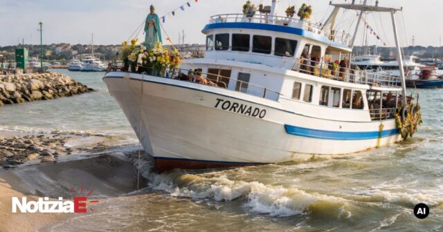 Giulianova, il Tornado si incaglia durante la processione mariana