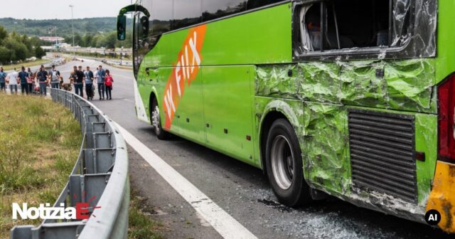 Incidente per un autobus FlixBus sulla tratta Roma-Ancona: autista ferito e passeggeri fermi a Teramo Incidente per un autobus FlixBus sulla tratta Roma-Ancona: autista ferito e passeggeri fermi a Teramo
