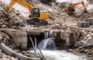 Prati di Tivo: lavori in corso per ripristinare la presa dell’acqua danneggiata dalla valanga Prati di Tivo: lavori in corso per ripristinare la presa dell'acqua danneggiata dalla valanga